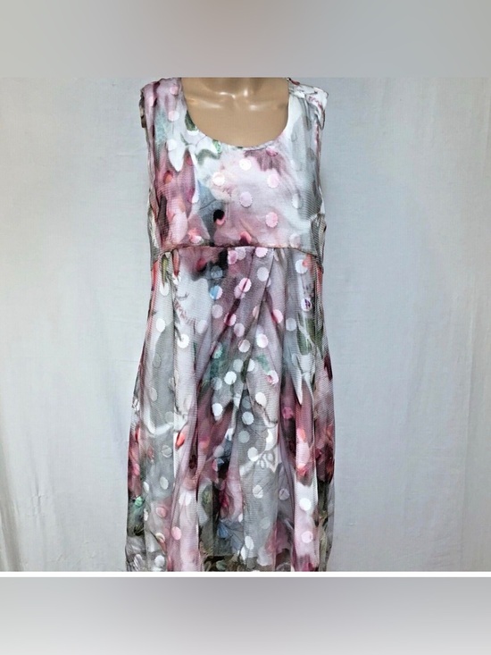 Yest Dresses & Skirts - Sleeveless Floral netting over lining Polka Midi Dress